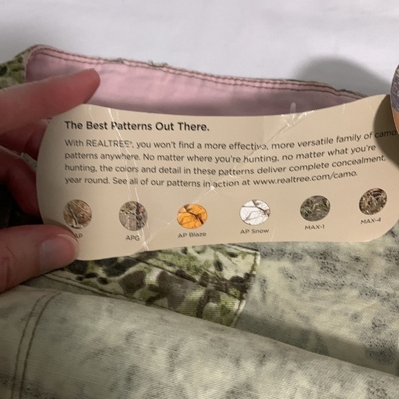 Magellan Sportswear Woods Camouflage Bermuda Cargo Shorts Size 16 NWT - Picture 12 of 12